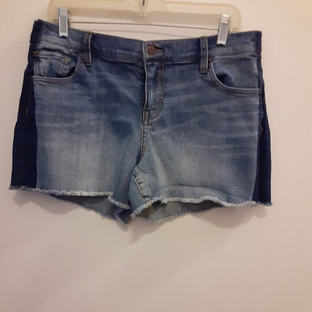 So Ho Size 12 Blue Denim Shorts w/Zippered Front & Frayed Legs